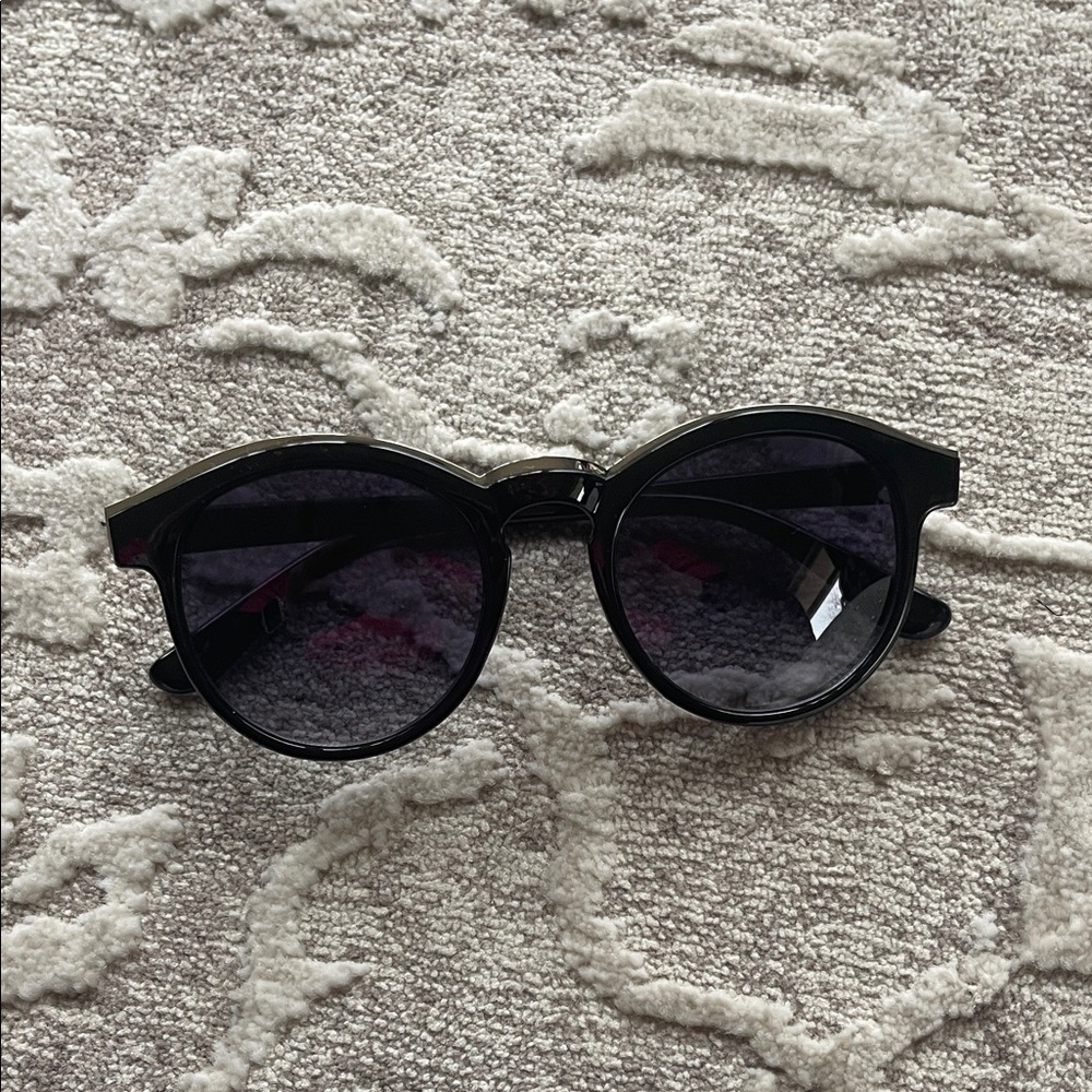 LC Lauren Conrad Black RoundSunglasses with Silver Accent
